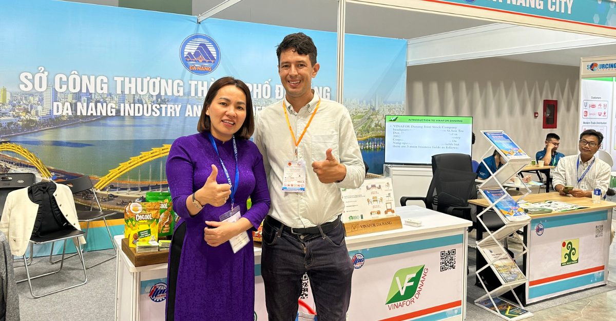 Banh_dua_nuong_Topcoco_thu_hut_nhieu_nha_mua_hang_tai_Vietnam_International_Sourcing_Expo_2024