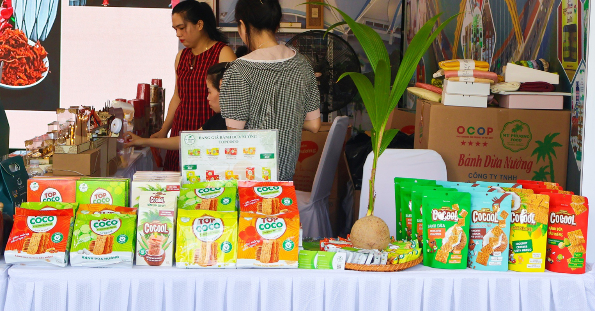 gian-hang-duoc-trung-bay-o-trung-tam-khu-hoi-cho