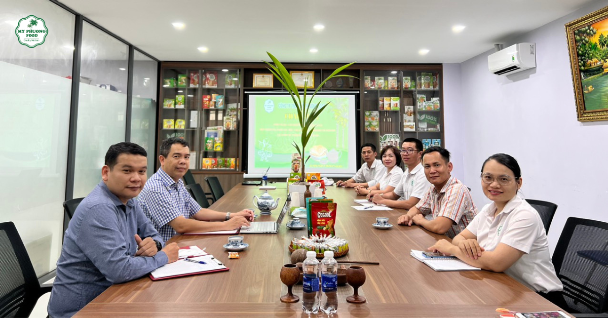 Cuoc_hop_tong_ket_ve_qua_trinh_tai_danh_gia_dinh_ky_voi_cac_danh_gia_vien_cua_HALAL_HCA_Viet_Nam