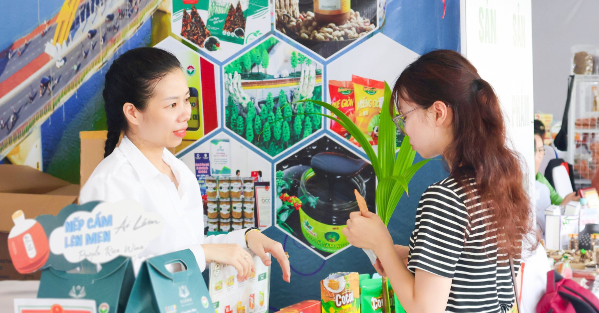 cac-san-pham-cua-my-phuong-food-duoc-trung-bay-tai-hoi-cho